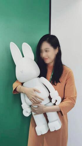 蜂群联盟首款元宇宙NFT数字潮玩IP扭蛋兔正式亮相！终极藏品白模扭蛋兔登场！